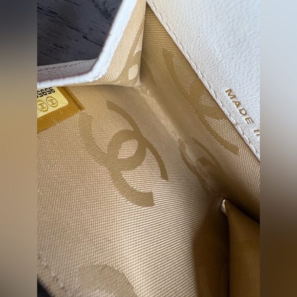 For @kelk2004 - CHANEL Caviar Timeless CC Cardholder, white - Picture 7 of 11